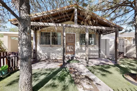 121 La Vega Dr SW, Albuquerque, NM 87105