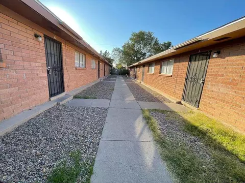 517 Palomas Dr SE, Albuquerque, NM 87108