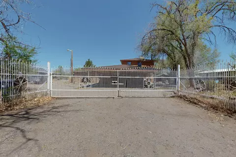 1647 Atrisco Dr SW, Albuquerque, NM 87105