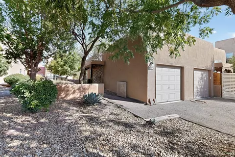 1715 Violetas Rd NW, Albuquerque, NM 87104