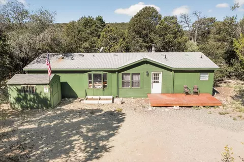 8 Rampart Rd, Tijeras, NM 87059