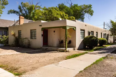 1023 Fruit Ave NW, Albuquerque, NM 87102