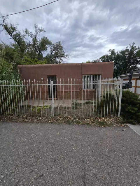 1109 Lovato Rd SW, Albuquerque, NM 87105