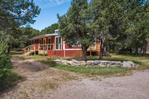 12 Canary Pl, Tijeras, NM 87059