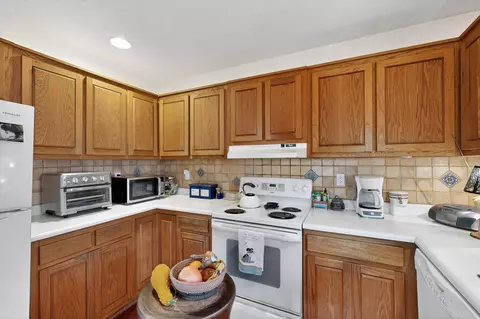 Kitchen - 88 Juniper Hill Loop, Cedar Crest, NM 87008 photo 2 of 4
