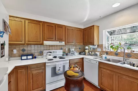 Kitchen - 88 Juniper Hill Loop, Cedar Crest, NM 87008 photo 1 of 4