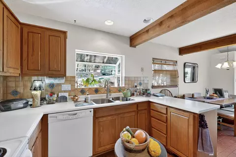 Kitchen - 88 Juniper Hill Loop, Cedar Crest, NM 87008 photo 4 of 4