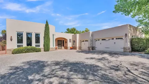 2905 Aloysia Ln NW, Albuquerque, NM 87104