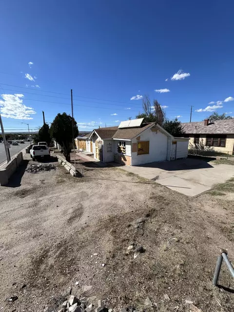1317 Edith Blvd SE, Albuquerque, NM 87102