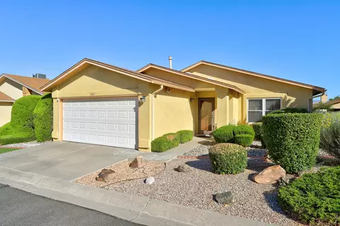 10817 Central Park Dr NE, Albuquerque, NM 87123