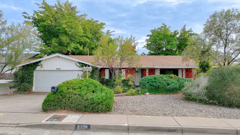 8208 Harwood Ave NE, Albuquerque, NM 87110