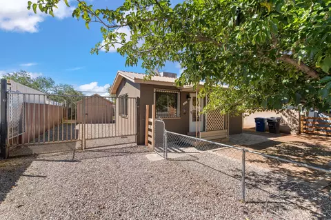321 Rhode Island St NE, Albuquerque, NM 87108
