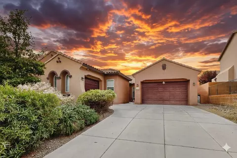 27 Vista Larga Pl NE, Rio Rancho, NM 87124