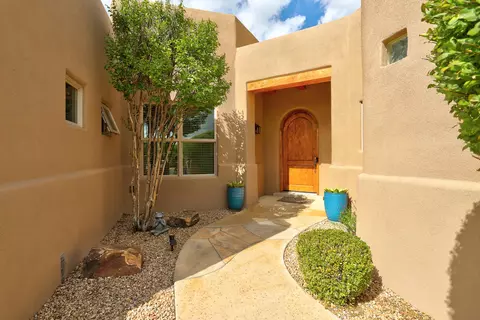 4901 Valle Rio Trl NW, Albuquerque, NM 87120