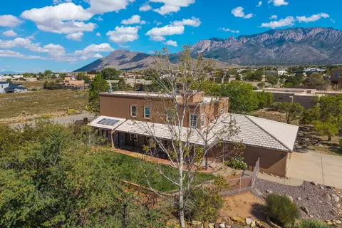 9231 Oakland Ave NE, Albuquerque, NM 87122