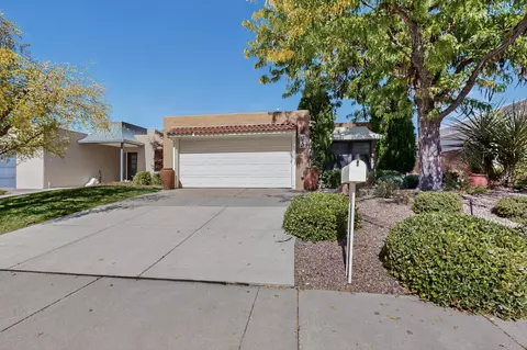 9515 Village Green Dr NE, Albuquerque, NM 87111