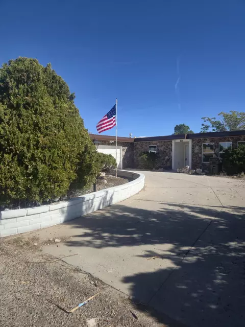 806 Oreja De Oro Dr SE, Rio Rancho, NM 87124