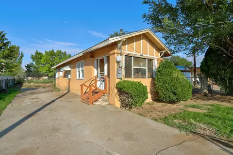 1030 Melanie Ln, Belen, NM 87002