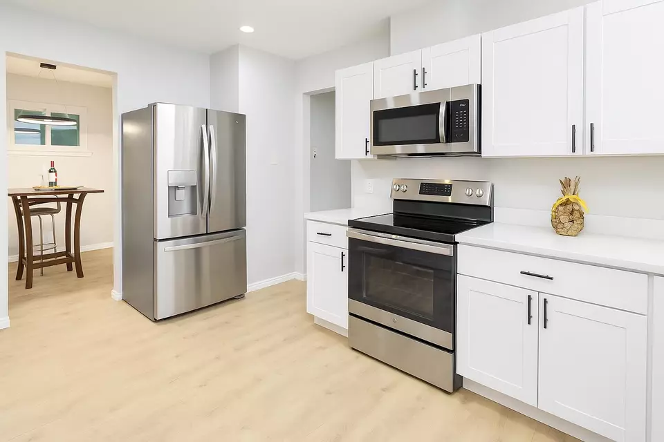 Kitchen - 332 General Stilwell St NE, Albuquerque, NM 87123 photo 2 of 2