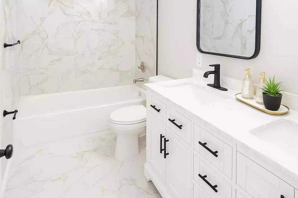 Bath - 332 General Stilwell St NE, Albuquerque, NM 87123 photo 2 of 3