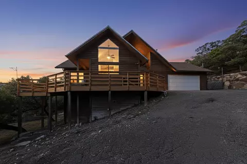 42 Campo Rd, Tijeras, NM 87059
