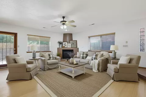 2105 San Venito Rd NW, Albuquerque, NM 87104