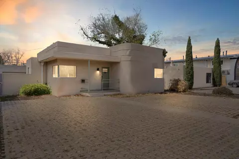 213 Girard Blvd SE, Albuquerque, NM 87106