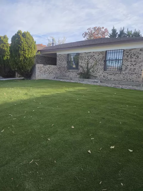 5406 Edwards Dr NE, Albuquerque, NM 87111