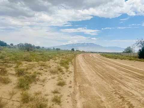 5214 Nambe Rd NE, Rio Rancho, NM 87144