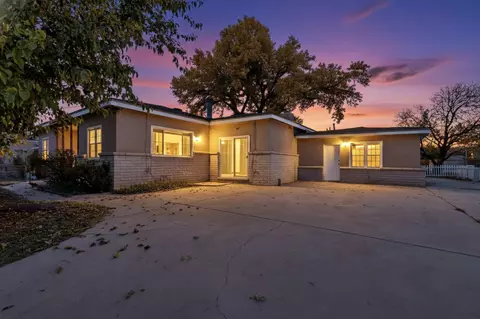 2715 Floral Rd NW, Albuquerque, NM 87104