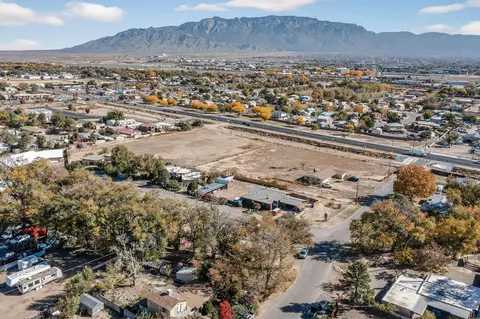 221 Homeland Rd NW, Albuquerque, NM 87114