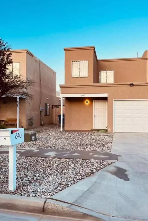 640 Bataan Dr SW, Albuquerque, NM 87121