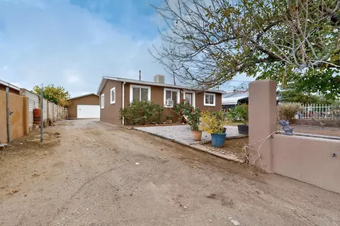 305 San Jose Ave SE, Albuquerque, NM 87102