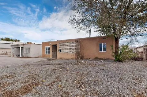 424 Grove St NE, Albuquerque, NM 87108