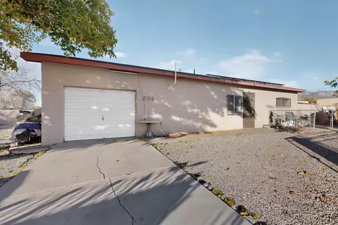 204 General Hodges St NE, Albuquerque, NM 87123