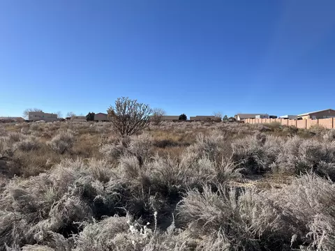517 8th St NE, Rio Rancho, NM 87124