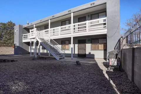305 Grove St NE, Albuquerque, NM 87108