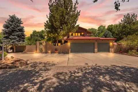7431 Rio Grande Blvd NW, Los Ranchos, NM 87107