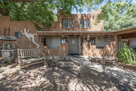 524 Don Sosteno Rd, Los Lunas, NM 87031