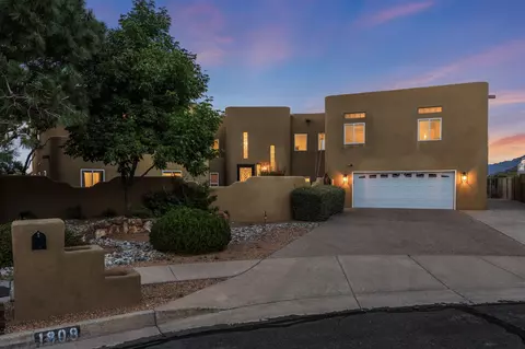 1809 Archuleta Dr NE, Albuquerque, NM 87112