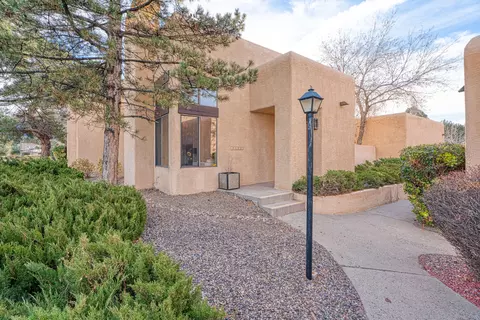 10277 Las Casitas Ct NE, Albuquerque, NM 87111