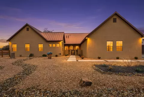 1 Crew Ln, Corrales, NM 87048