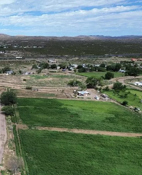 2 Community Rd, Polvadera, NM 87828