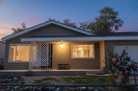 231 56th St NW, Albuquerque, NM 87105