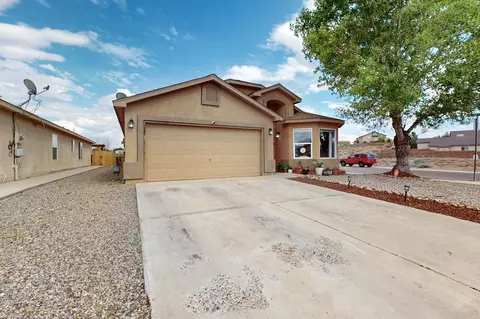 108 Avenida Jardin, Los Lunas, NM 87031