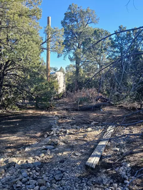 28 Tebbetts Rd, Edgewood, NM 87015