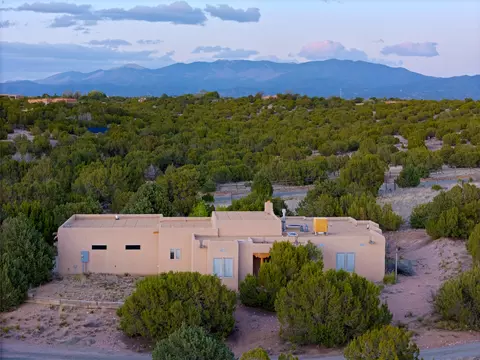 44 Camino Benavidez, Santa Fe, NM 87507