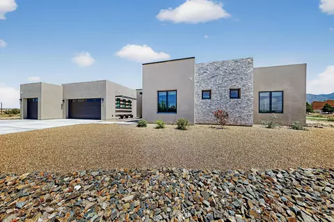 2 Brazos Trl, Placitas, NM 87043