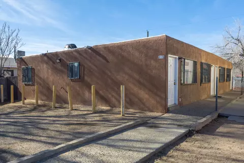 213 63rd St NW, Albuquerque, NM 87105