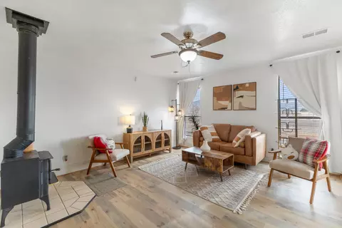 4980 Zirconia Dr NE, Rio Rancho, NM 87124